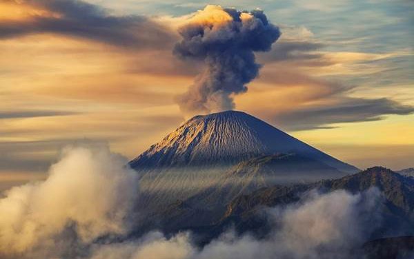 Apa Hubungannya Erupsi Gunung Semeru dengan Krisis Iklim?